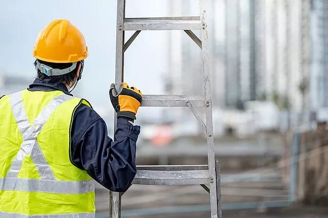 DGUV 208-016 Prüfung von Leitern und Tritten: Ein Leitfaden für Unternehmen