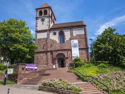 Die Burgkirche in Ingelheim entdecken: Eine Reise durch Jahrhunderte sakraler Baugeschichte