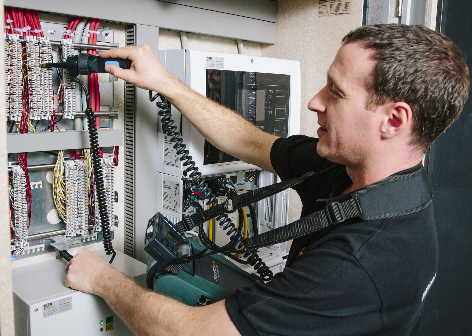Effektive Methoden zur Prüfung ortsfester elektrischer Anlagen für Unternehmen