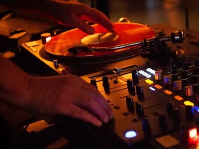 DJ München buchen für unvergessliche Events 2026 – Jetzt anfragen und begeistern