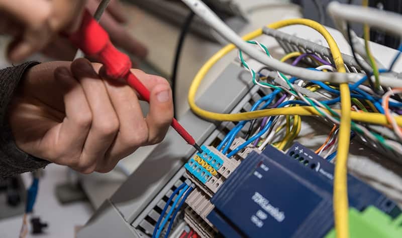Prüfung ortsfester elektrischer Anlagen und der Einfluss auf die Netzstabilität