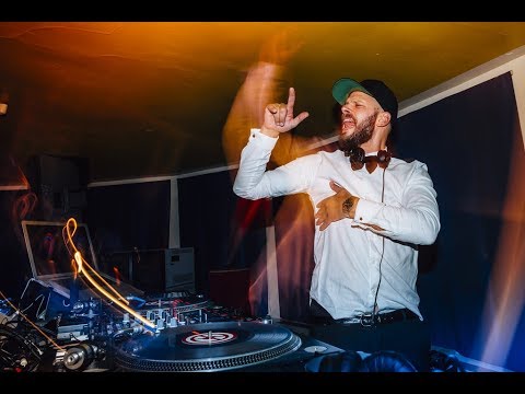 Wie man mit einem Hochzeits DJ Augsburg die perfekte Tanzparty plant