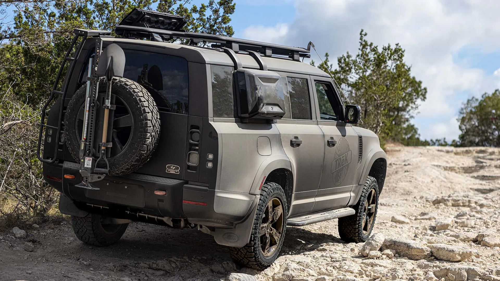 Robustes Offroad Zubehör von Techtradesystem: Warum unsere 12V Seilwinden die erste Wahl für Abenteurer sind