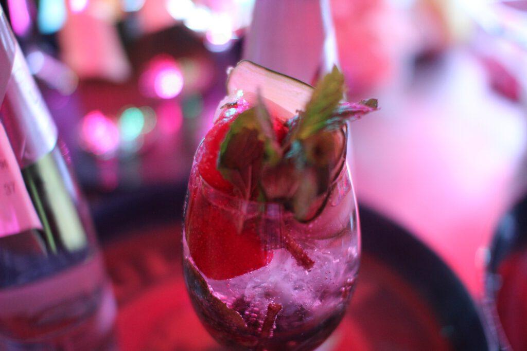Cocktailkurs Berlin: Gruppen-Event mit Cocktails und optionalem Buffet
