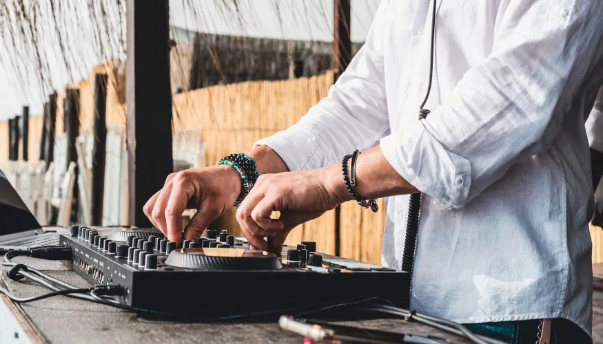 Tanzen Sie die ganze Nacht durch: DJ-Salzburgs erstklassiger Service für Hochzeiten in Salzburg