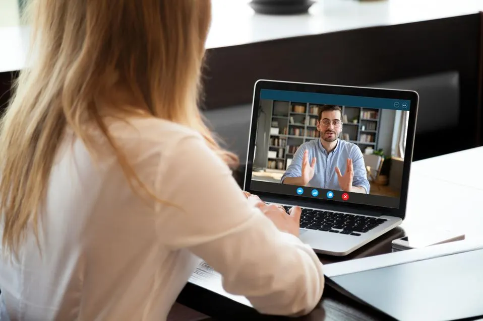 Skuteczny Coaching Online: Dlaczego nasze sesje online są tak samo skuteczne, jak spotkania twarzą w twarz w Warszawie