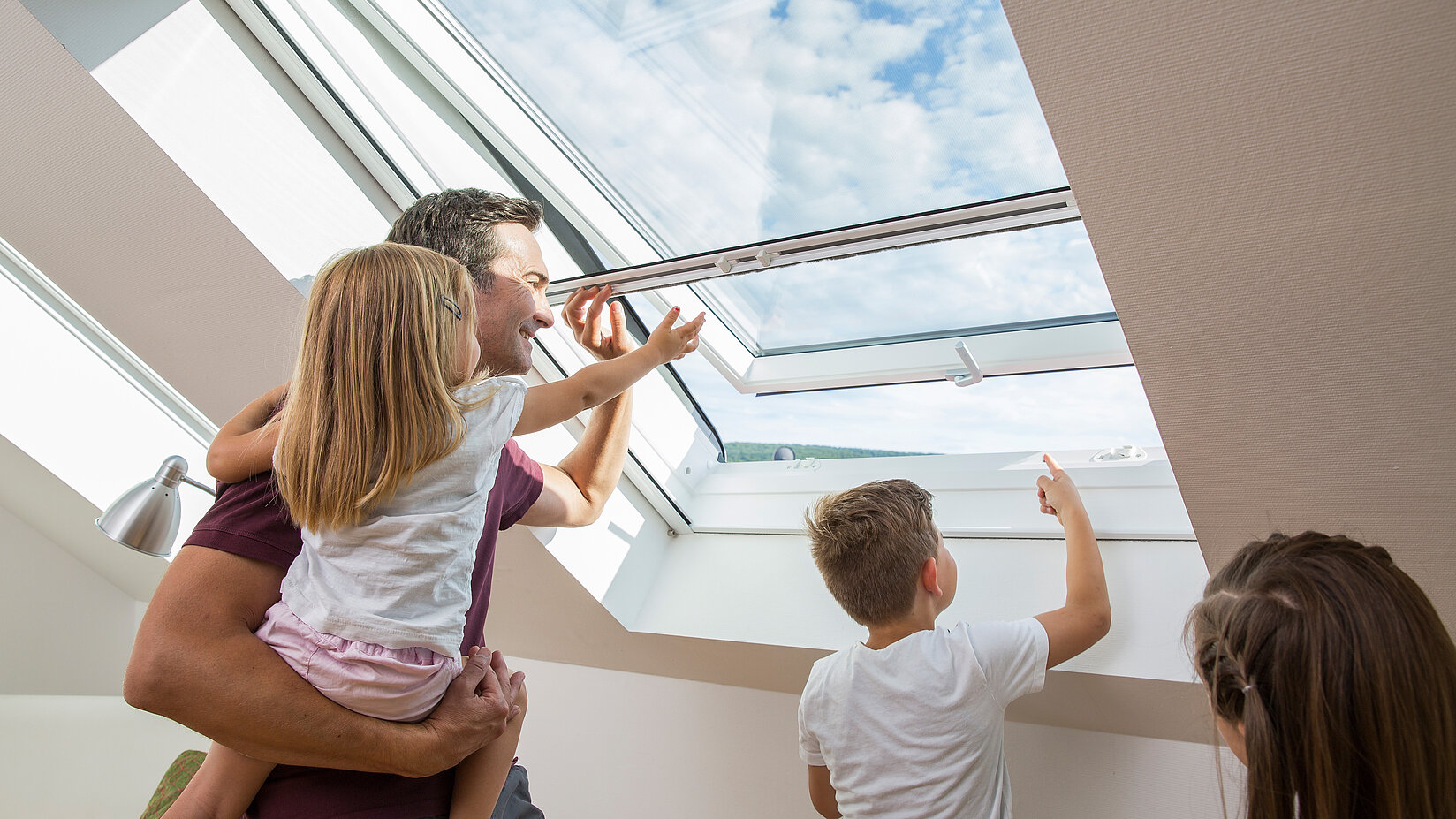 Fliegengitter Dachfenster von Fliegengittermaxx – Plissee-Systeme für Velux-Fenster und mehr