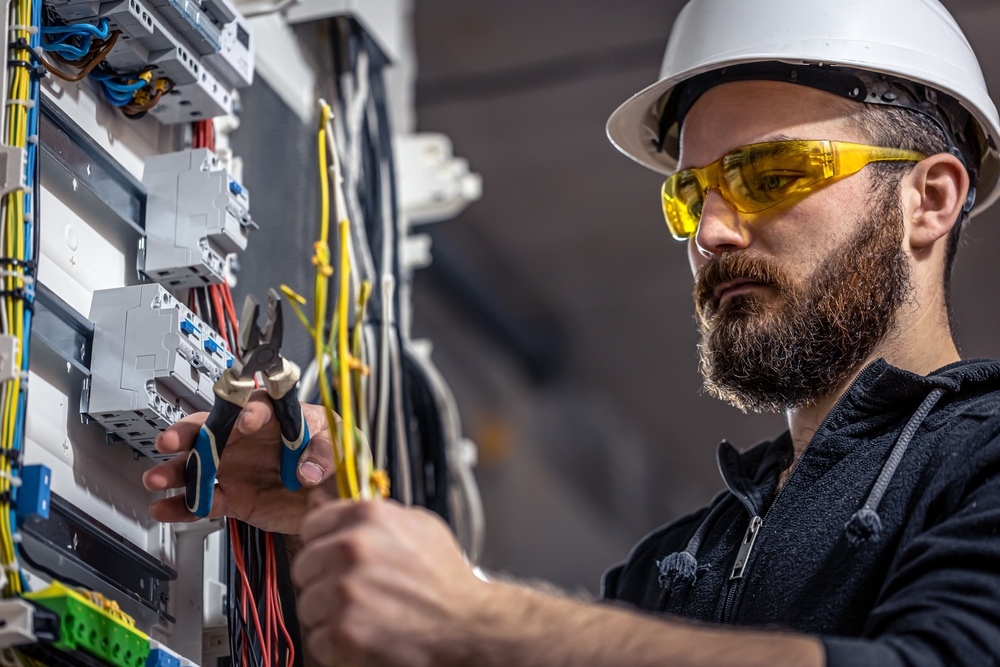 DGUV 3 Prüfung und ihre Bedeutung für elektrische Betriebsmittel am Arbeitsplatz