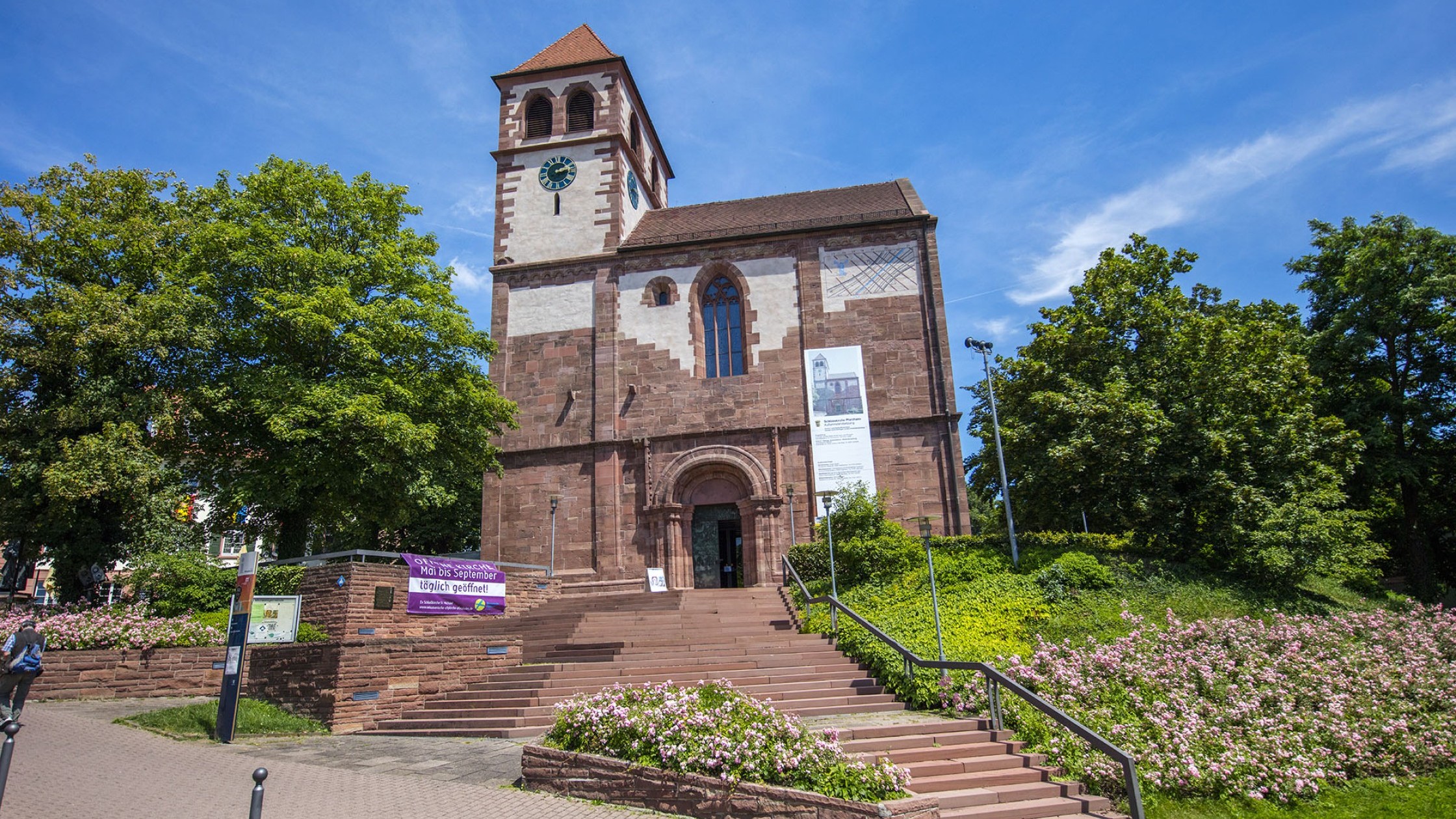 Die Burgkirche in Ingelheim entdecken: Eine Reise durch Jahrhunderte sakraler Baugeschichte
