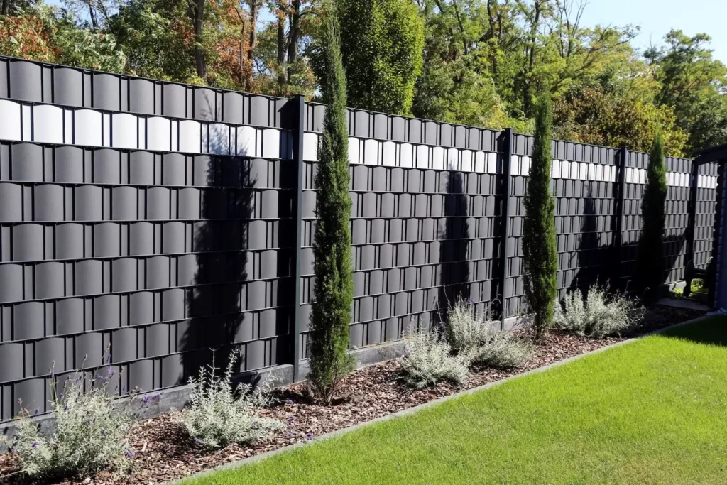 Enhancing Your Outdoor Oasis with Sichtschutz Style