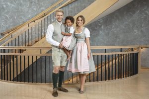 familie-in-der-tracht